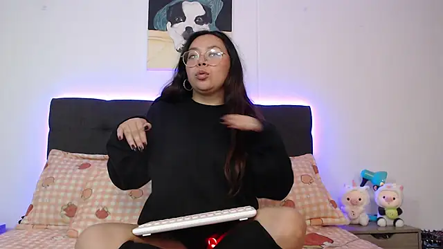 Snapshot of Peach-Lawrence chatting on December 2024 09:56:01 PM Peach-Lawrence online show from December 2024 09:56:01 PM