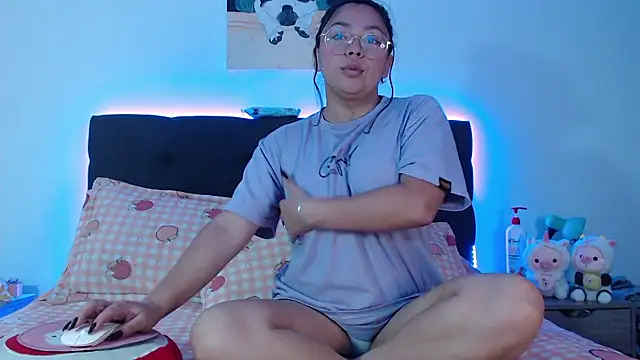 Snapshot of Peach-Lawrence chatting on December 2024 05:33:02 PM Peach-Lawrence online show from December 2024 05:33:02 PM