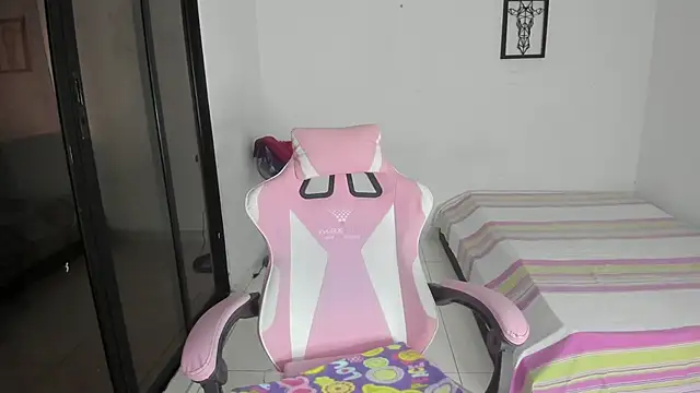 Snapshot of julinee_smithh chatting on February 2026 11:41:01 AM julinee smithh online show from February 2026 11:41:01 AM