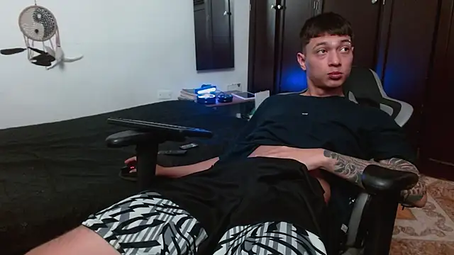 aaron blug online show from November 2025 09:59:02 PM