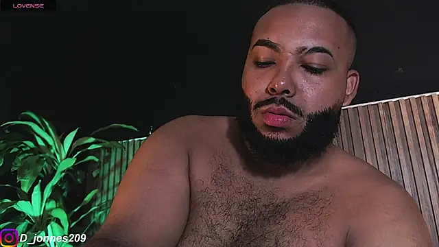 DilanJonnes  online show from October 2025 11:15:01 PM