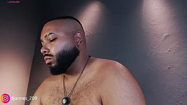 DilanJonnes  online show from March 2026 07:09:01 PM