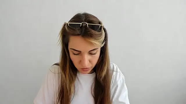 Snapshot of Summmmersky chatting on March 2025 12:06:02 PM Summmmersky online show from March 2025 12:06:02 PM