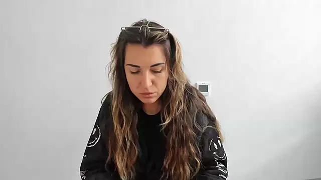 Snapshot of Summmmersky chatting on October 2025 09:43:01 AM Summmmersky online show from October 2025 09:43:01 AM