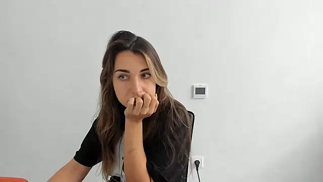 Snapshot of Summmmersky chatting on October 2025 08:51:02 AM Summmmersky online show from October 2025 08:51:02 AM