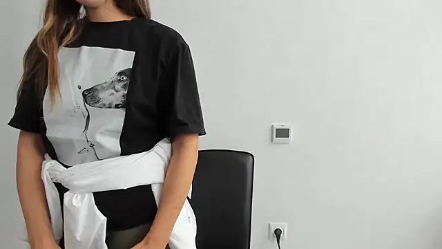 Snapshot of Summmmersky chatting on November 2025 11:21:01 AM Summmmersky online show from November 2025 11:21:01 AM