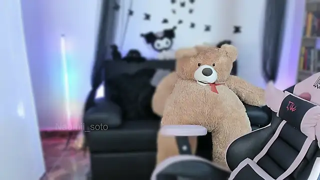 Naomii Soto online show from March 2026 10:35:01 PM