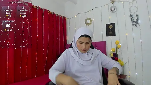 AishaAmin  online show from January 2026 12:07:01 PM