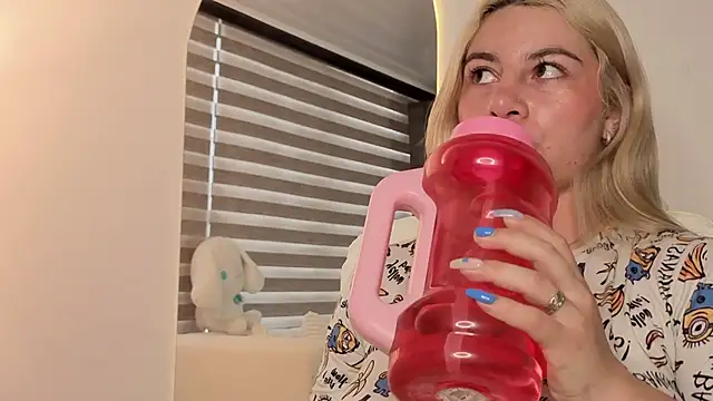 AtheneaRossi online show from October 2025 01:34:01 PM