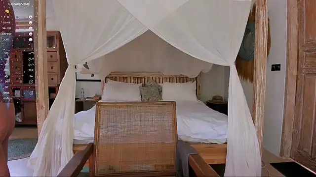 Snapshot of LaVitaBelle chatting on January 2025 12:14:02 AM LaVitaBelle online show from January 2025 12:14:02 AM