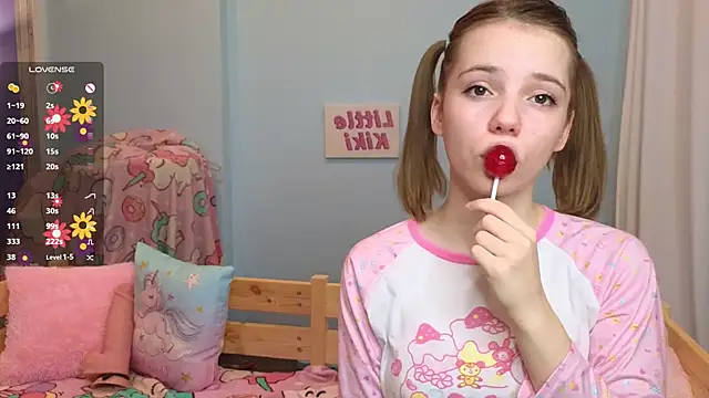 Snapshot of PrincessLittleKiki chatting on October 2025 07:11:01 AM PrincessLittleKiki online show from October 2025 07:11:01 AM