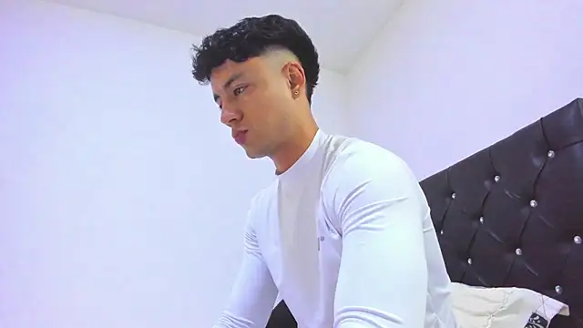 Snapshot of Sebastian-Dash chatting on February 2025 12:48:01 AM Sebastian-Dash online show from February 2025 12:48:01 AM