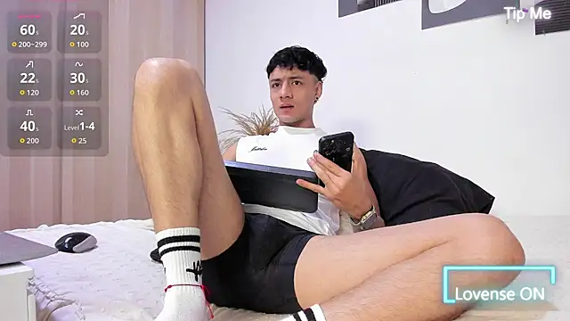 Snapshot of Sebastian-Dash chatting on November 2025 09:39:01 PM Sebastian-Dash online show from November 2025 09:39:01 PM