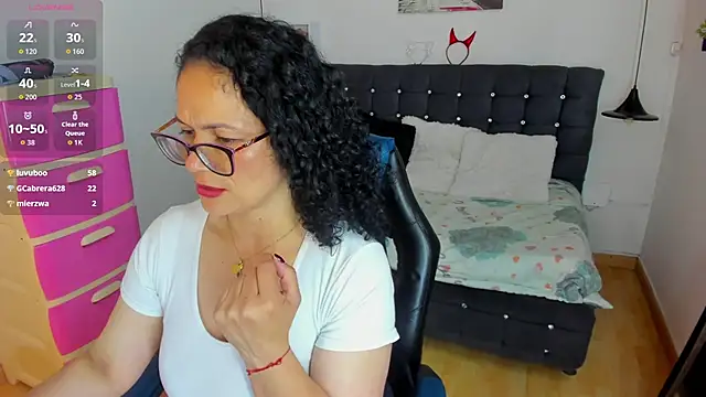 Snapshot of Aliciia_cute1 chatting on November 2025 10:14:02 PM Aliciia cute1 online show from November 2025 10:14:02 PM