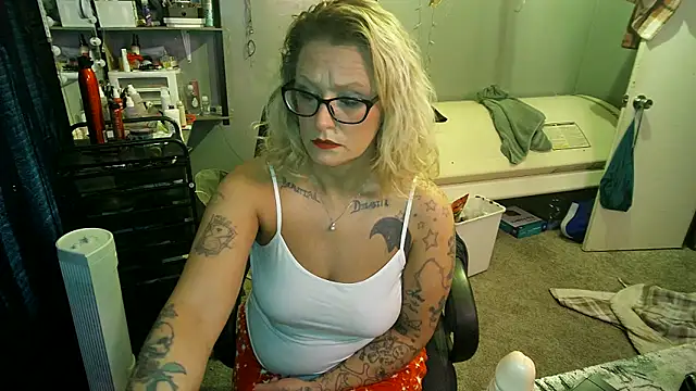 Lisalovely6981 online show from February 2025 01:00:02 PM