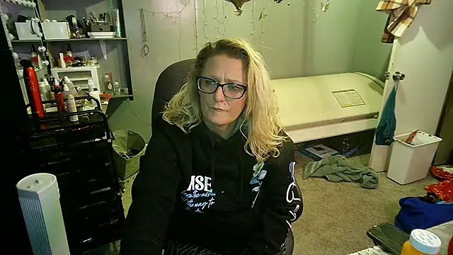 Lisalovely6981 online show from February 2025 09:34:02 AM