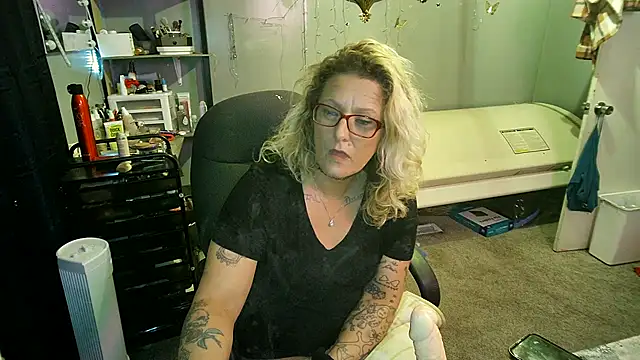 Lisalovely6981 online show from February 2025 12:24:01 PM