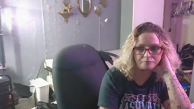 Lisalovely6981 online show from March 2025 04:22:01 PM