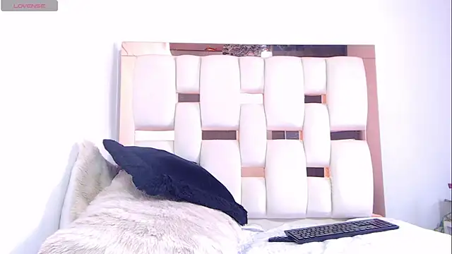 ItsVenuss online show from March 2026 06:11:01 PM