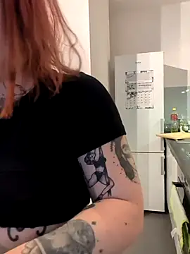 divine eve online show from December 2025 12:36:01 PM