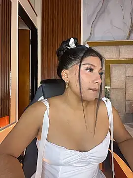 LinnaGardenia online show from January 2026 01:24:01 PM