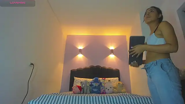 Sofia Clauss  online show from March 2026 05:11:01 AM