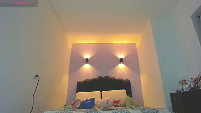 Sofia Clauss  online show from April 2026 04:50:02 AM