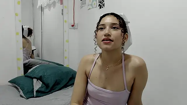 Snapshot of gabriela_duarte1 chatting on March 2025 06:59:02 AM gabriela duarte1 online show from March 2025 06:59:02 AM