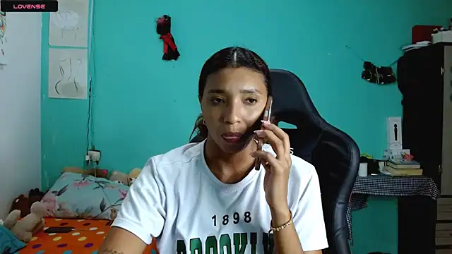 Snapshot of sensitive_brunette chatting on February 2026 12:50:01 AM sensitive brunette online show from February 2026 12:50:01 AM