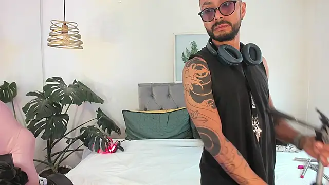 Tom cooper  online show from November 2025 01:02:02 PM