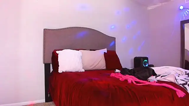 yiauana online show from January 2026 03:39:01 PM