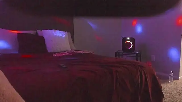 yiauana online show from February 2026 12:52:02 AM