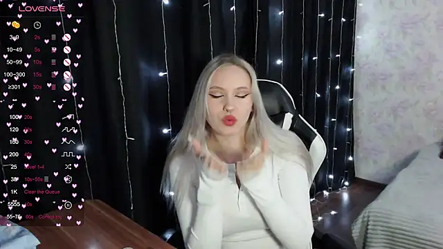 Snapshot of VikaPowers chatting on March 2025 08:25:01 PM VikaPowers online show from March 2025 08:25:01 PM