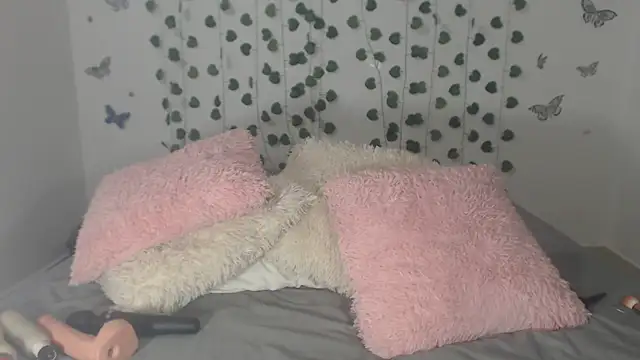 Snapshot of Selena_v chatting on February 2025 10:45:01 AM Selena v online show from February 2025 10:45:01 AM