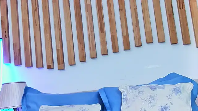 Snapshot of EmilyColle_ chatting on November 2025 07:46:02 PM EmilyColle online show from November 2025 07:46:02 PM