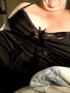 Glika online show from November 2025 07:27:01 PM