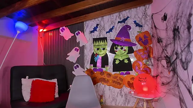 Snapshot of chloe_blue chatting on October 2025 12:28:02 PM chloe blue online show from October 2025 12:28:02 PM