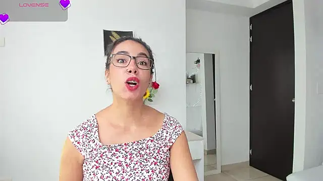 Snapshot of susana_monroy chatting on July 2026 06:36:01 PM susana monroy online show from July 2026 06:36:01 PM