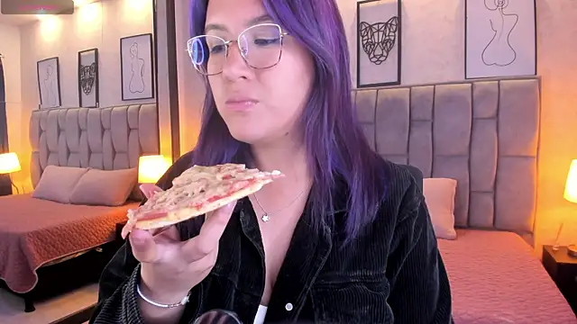 Snapshot of sweet--emily chatting on January 2025 07:00:01 AM sweet--emily online show from January 2025 07:00:01 AM