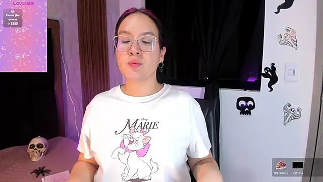 Snapshot of sweet--emily chatting on October 2025 03:51:02 AM sweet--emily online show from October 2025 03:51:02 AM