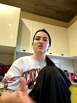 Karolina llove online show from November 2025 06:39:01 PM