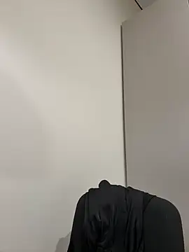 Karolina llove online show from November 2025 06:49:02 AM