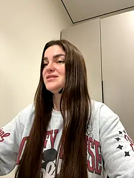 Karolina llove online show from December 2025 07:01:02 PM