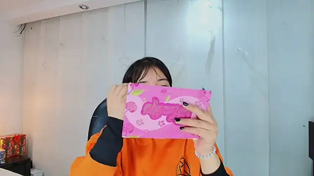 lina bedoya  online show from December 2025 11:38:02 AM