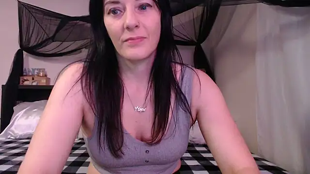 Snapshot of CrystalLakeXO chatting on July 2026 08:20:01 AM CrystalLakeXO online show from July 2026 08:20:01 AM