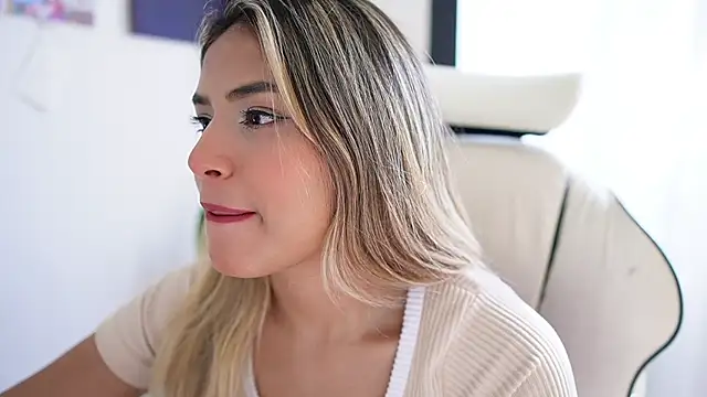 SaraParisi online show from January 2025 09:04:02 PM