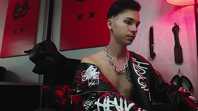 Joseph  Quinn online show from March 2025 08:04:02 AM