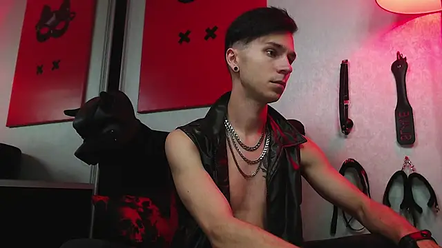 Joseph  Quinn online show from March 2025 07:31:02 AM