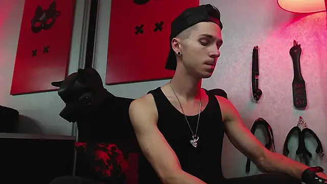 Joseph  Quinn online show from March 2025 09:03:02 AM