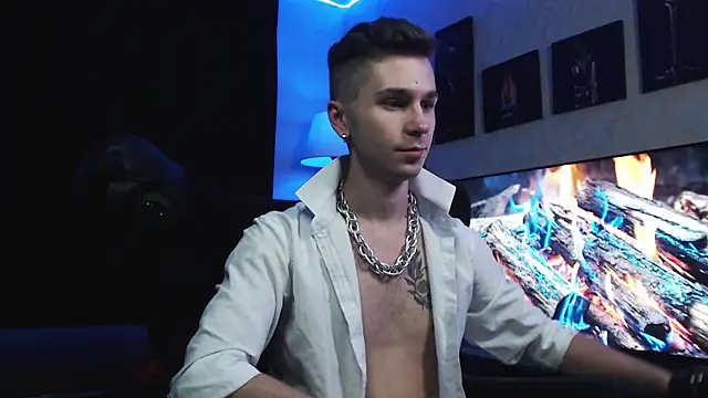 Joseph  Quinn online show from September 2025 04:50:01 PM